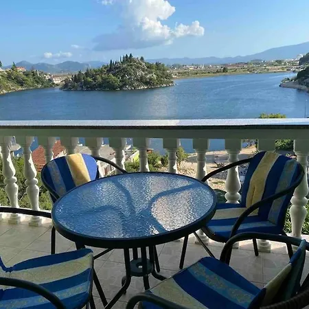 Lacus - With A View Apartment