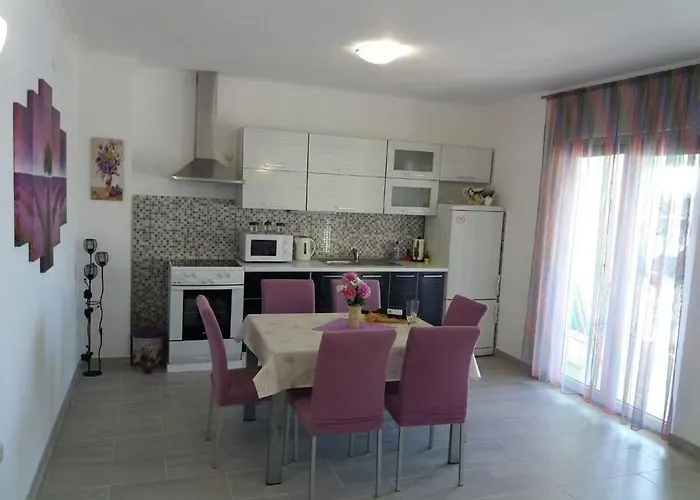 Lacus - With A View Apartment